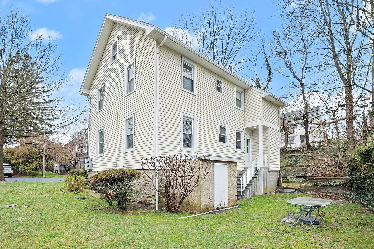 Backyard to be fenced with private space. - 21 Oxer Pl #1
