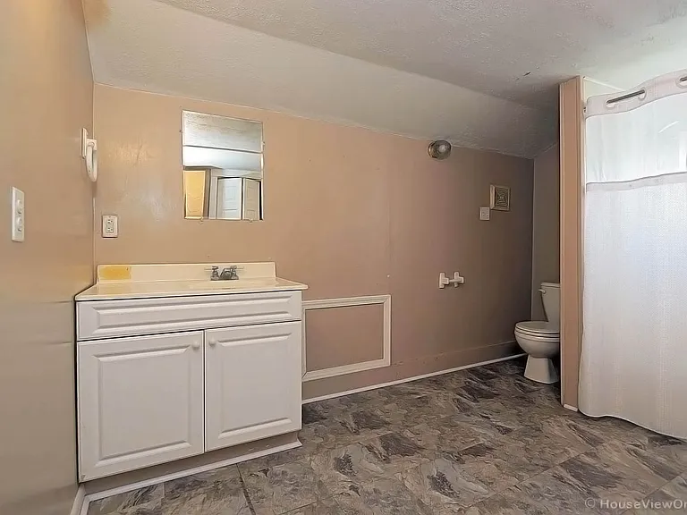 1511 Whitener St — Photo 17