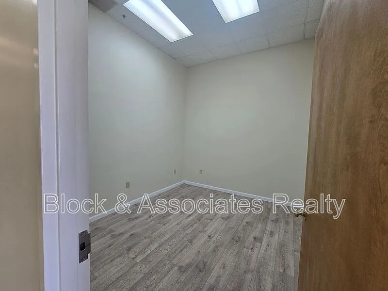 Studio, $975 — Photo 3
