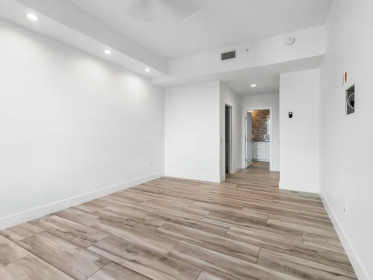 410 Evernia St #807 — Photo 18