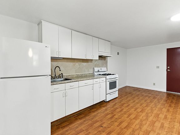 2nd image of 107 Oakwood Dr #A