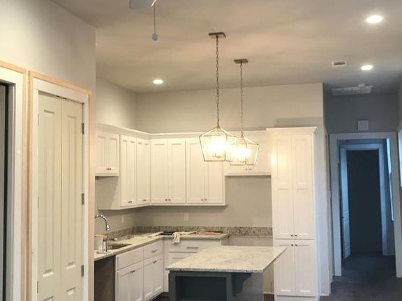 4th image of 1318 Prytania St