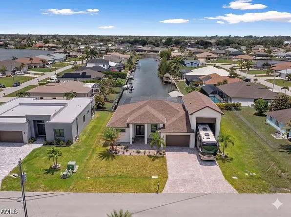 824 SW 4th Pl, Cape Coral, FL 33991