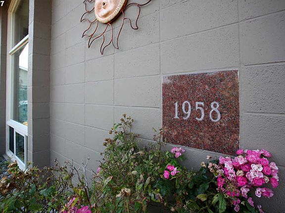 3rd image of 1607 California Ave SW