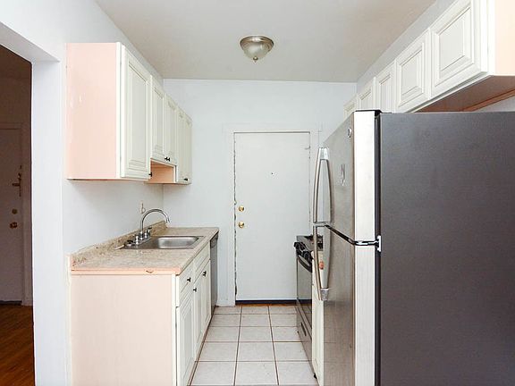 2nd image of 931 W Sunnyside Ave #S1