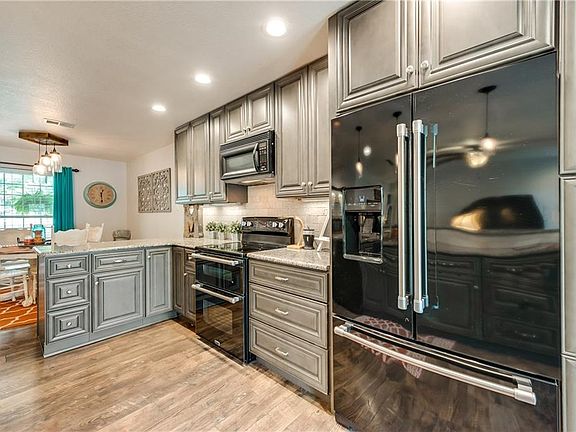 4th image of 105 Silverwood Dr