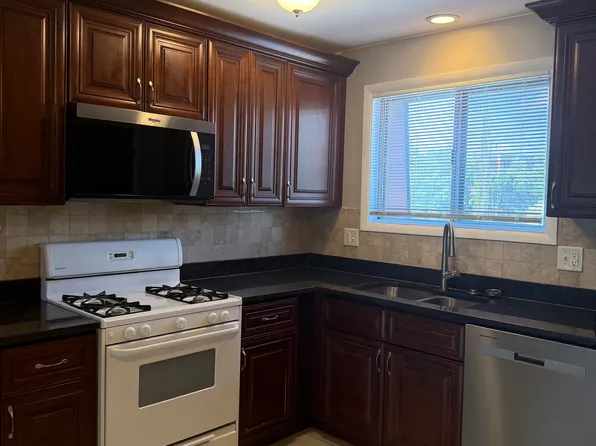 3619 Salem Walk APT A2, Northbrook, IL 60062