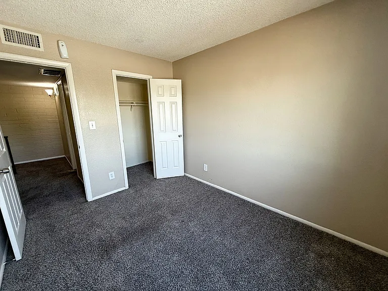 5244 W Lynwood St — Photo 15