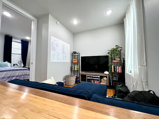 Rented by R New York | media 31