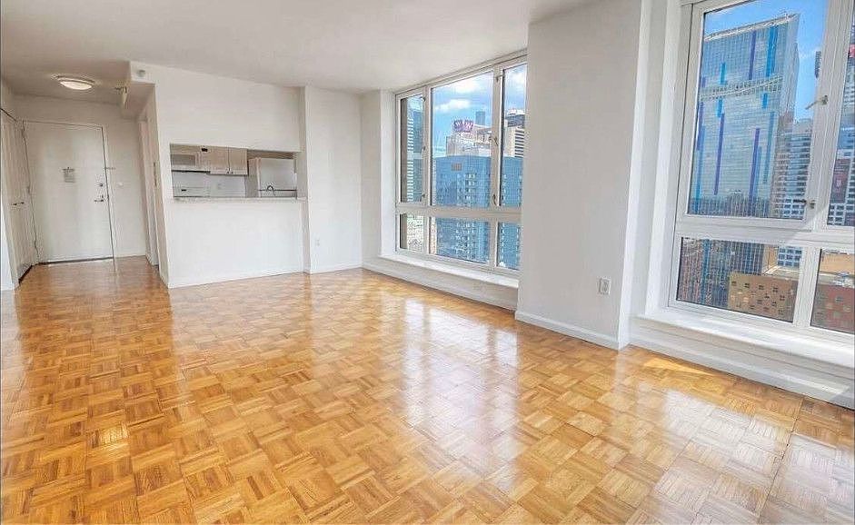 1st image of 326 W 43rd St #5