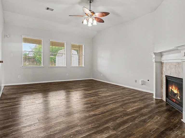 8410 Piping Rock St — Photo 5
