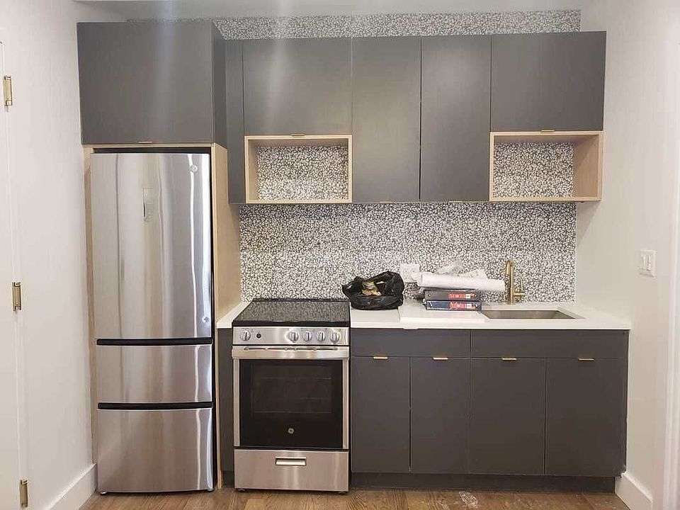 1st image of 484 Gates Ave #1