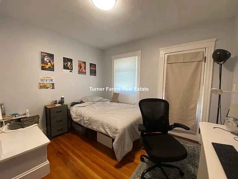 256 Main St — Photo 3