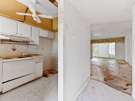 2nd image of 3091 E Sunrise Lakes Drive #302