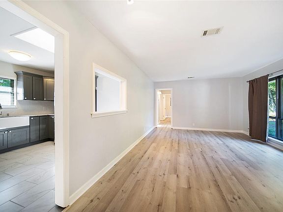 5th image of 205 Oviedo St