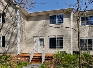 17 N Macgillis Dr, Round Lake, IL 60073