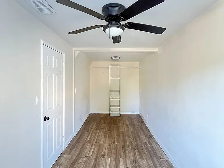 1610 Fargo Street — Photo 10