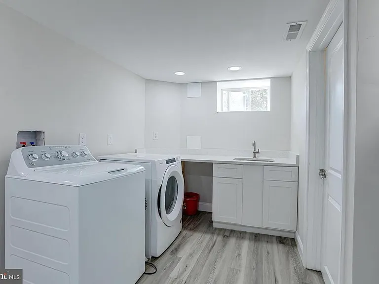 702 Kingston Rd — Photo 42