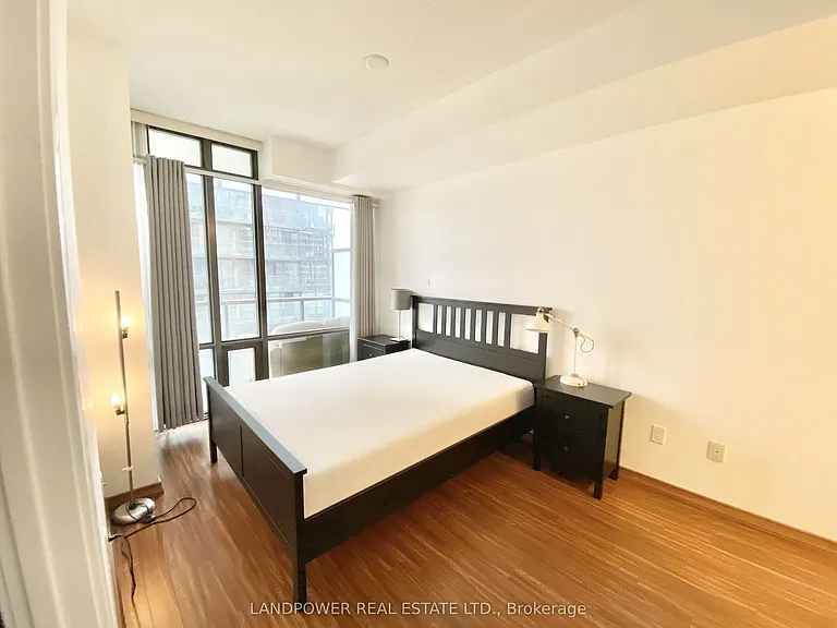 37 Grosvenor St #2409 — Photo 7