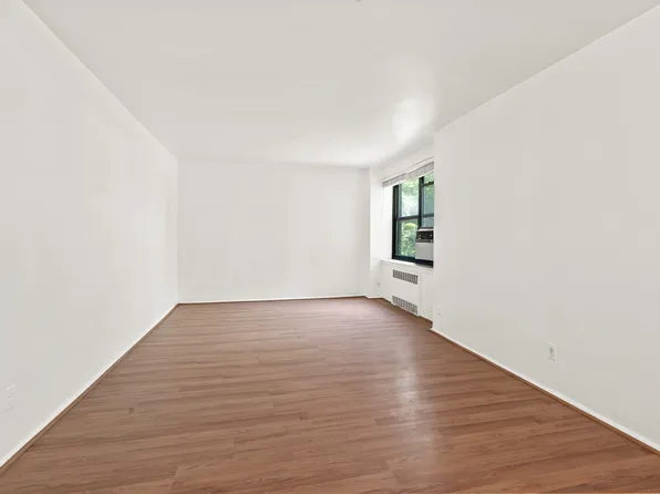 139-15 28th Road image 2 of 20