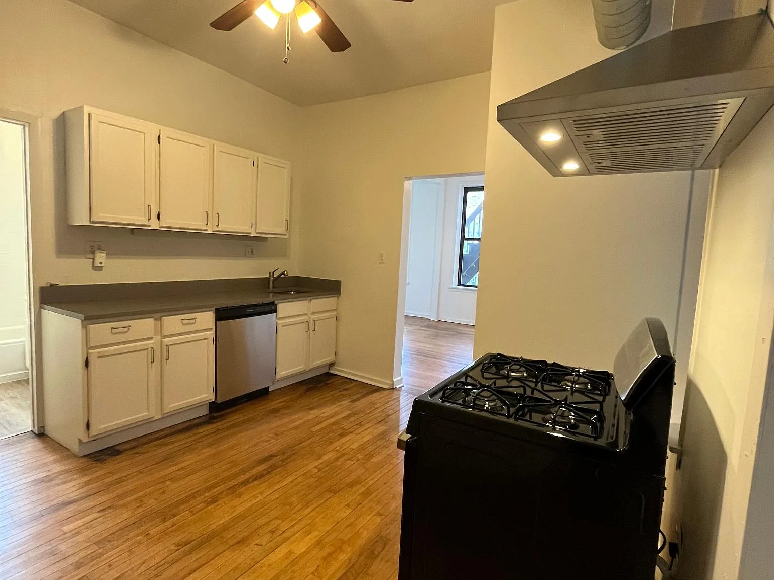 1 bed, 900 sqft, $1,750 — Photo 3