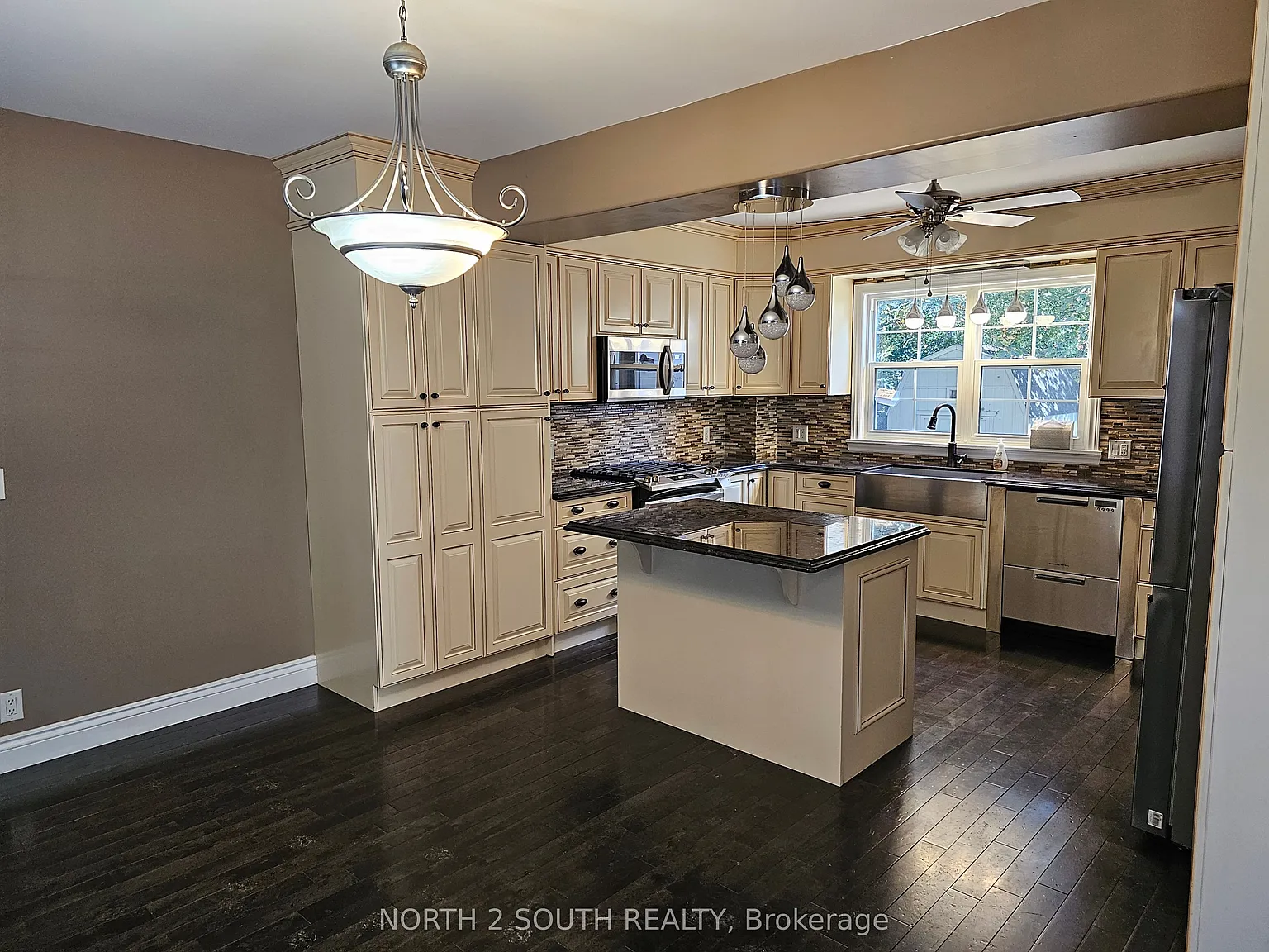 2 bed, $2,600 — Photo 2