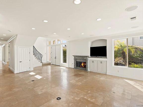 4th image of 1171 Sunset Cliffs Blvd