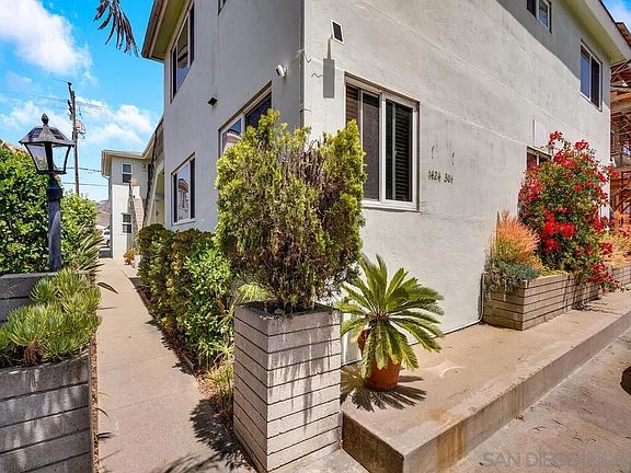 5th image of 1424-1430 Hornblend St
