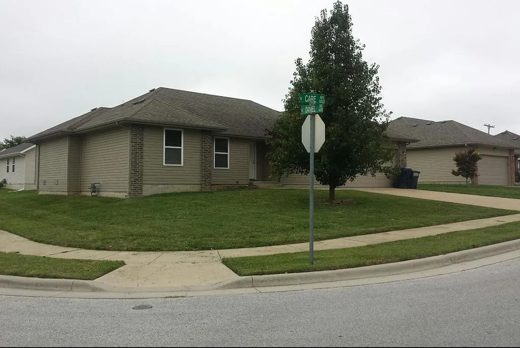 1002 Care Ave — Photo 1
