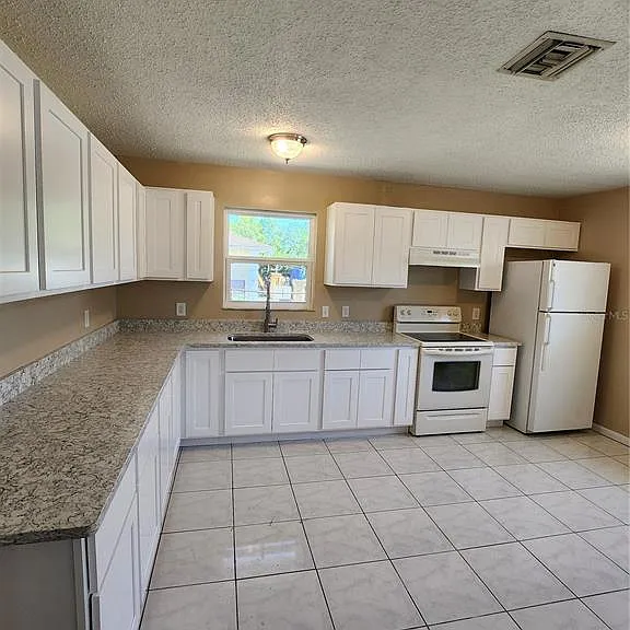 2429 Centennial Blvd — Photo 3