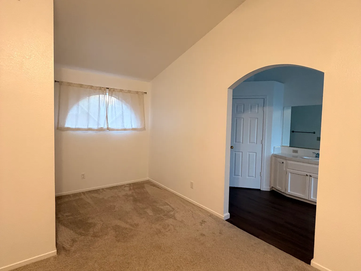 4 bed, 2497 sqft, $2,750 — Photo 4