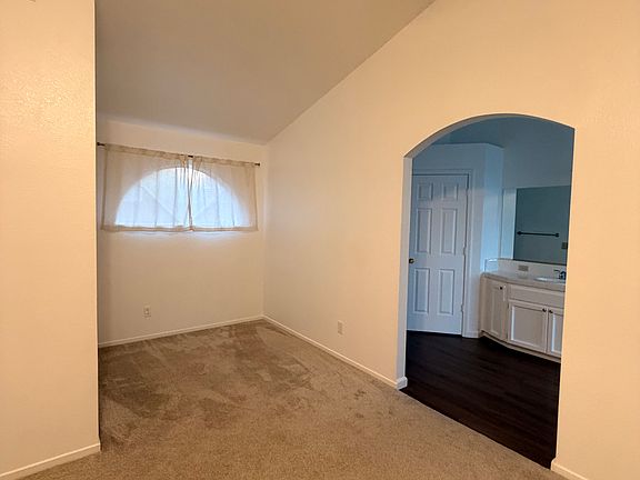 4th image of 883 Oak Ave