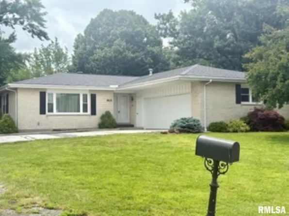 901 Crystal Ct, Liberty, IL 62347