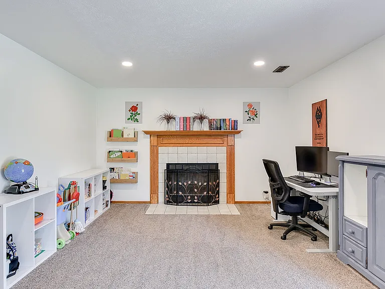 5004 S 167th Ave — Photo 17