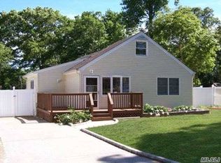 26 Birch Ave, Farmingville, NY 11738