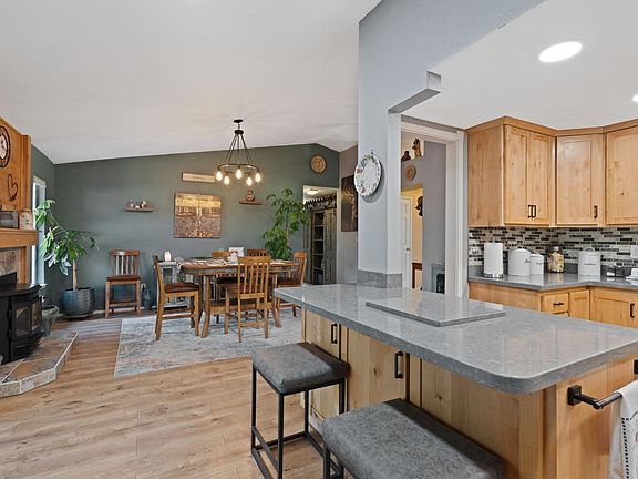 5th image of 300 Uva Place