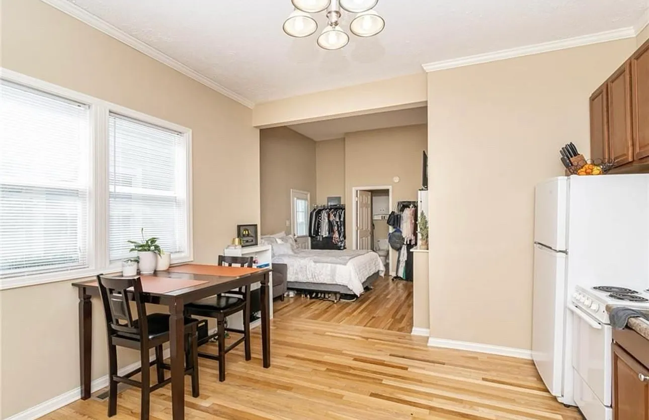 Studio, 500 sqft, $950 — Photo 2