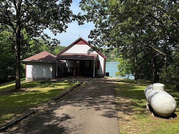 4th image of 19 Candlewood Dr