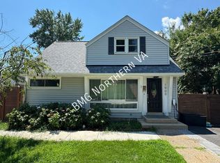 1909 Rollins Dr, Alexandria, VA 22307