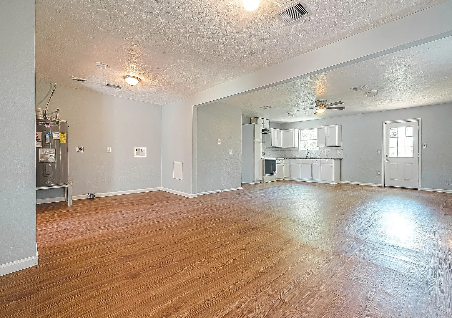 Spacious Single-Family Houston Home in Convenient Southeast Location Near Major Highways & City A... — Photo 4