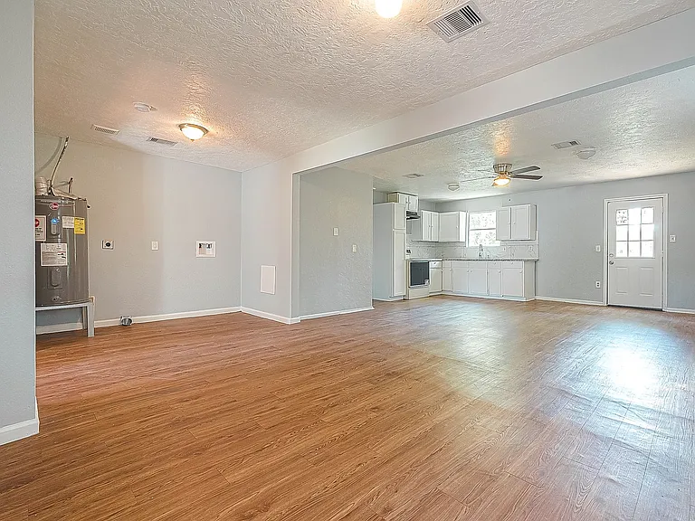 4810 Carmen St — Photo 4