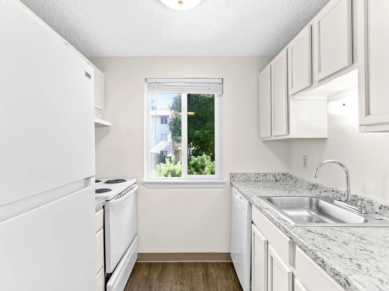 Charbern Apartments — Photo 4