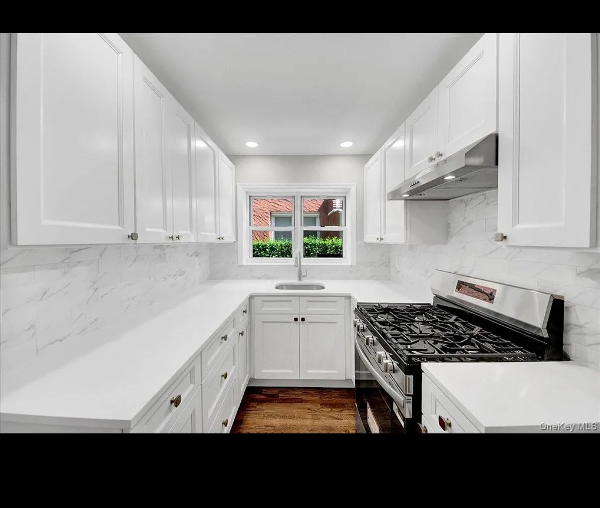 3 bed, 1000 sqft, $3,500 — Photo 2