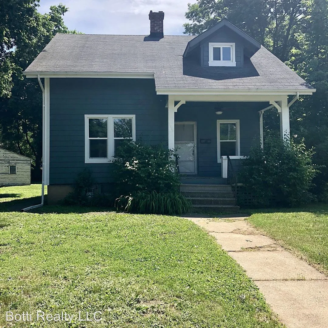 1457 Myott Ave photo 1