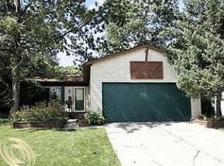 2409 Pine Orchard Dr, Waterford, MI 48329
