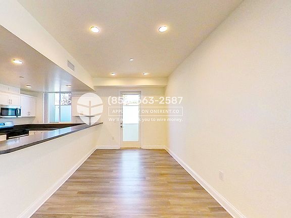 4th image of 14934 Burbank Blvd #101