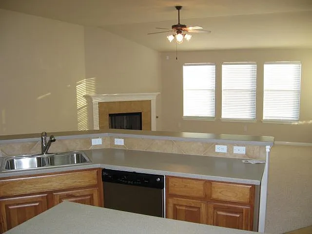 913 Rochester Castle Way — Photo 4