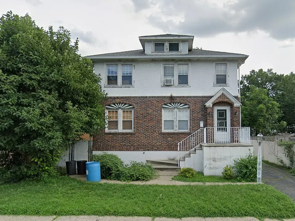27 Kaufman Ave #2