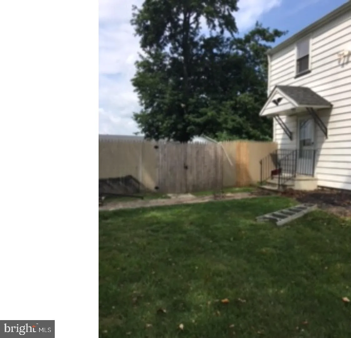 3 bed, 2.5 bath, 1736 sqft, $2,800 — Photo 2