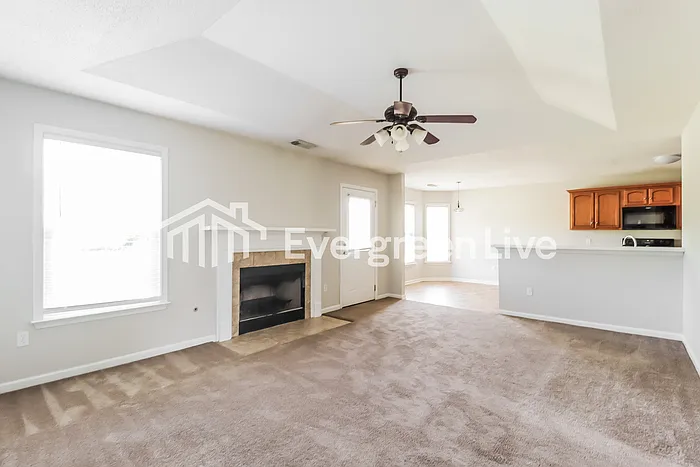 3 bed, 2.0 bath, 1338 sqft, $1,645 — Photo 4